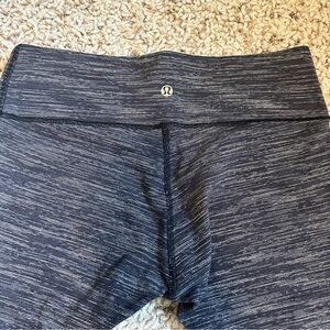 Lululemon women’s size 8 black and white leggings workout athletic comfy active